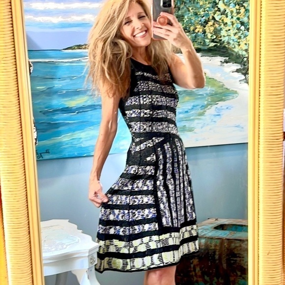 ⭐️Nic & Zoe,Classic Style Fit & Flare, Gorgeous Silhouette Design,EUC, MSRP $228 - Picture 4 of 16